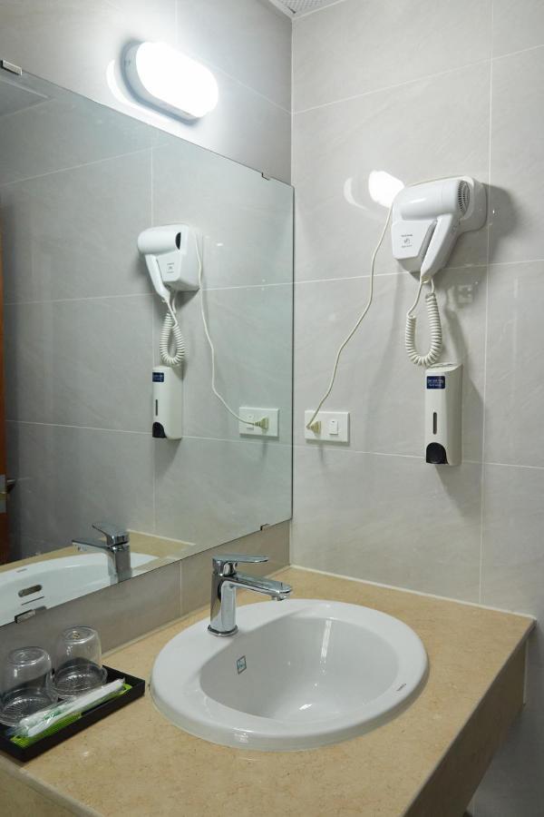הלונג Van Nam Hotel מראה חיצוני תמונה